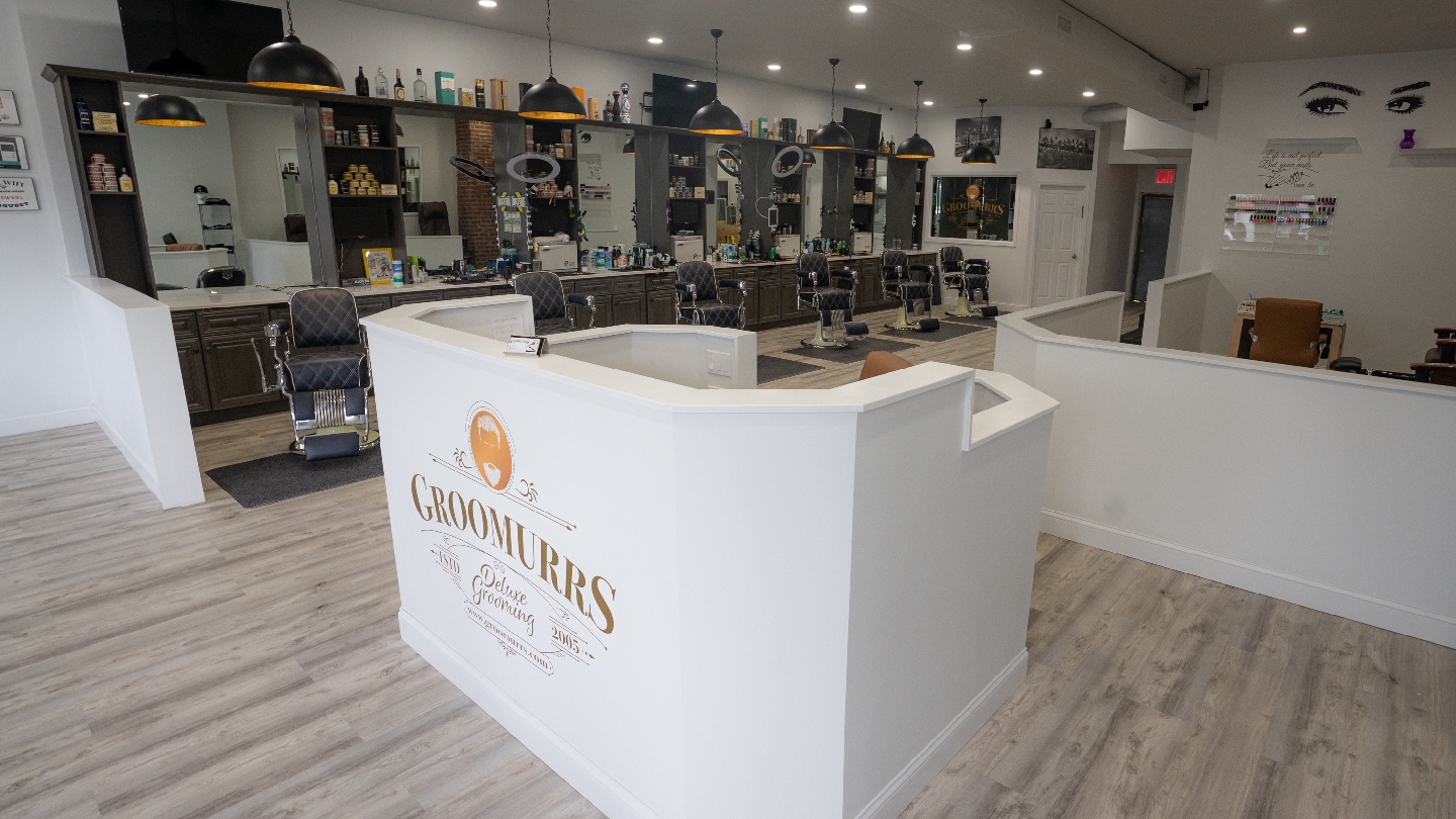 Groomurrs reception desk
